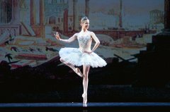 Амели Жоанидес в балете &laquo;Раймонда&raquo;. Постановка Мариуса Петипа в редакции Венсана Шайе